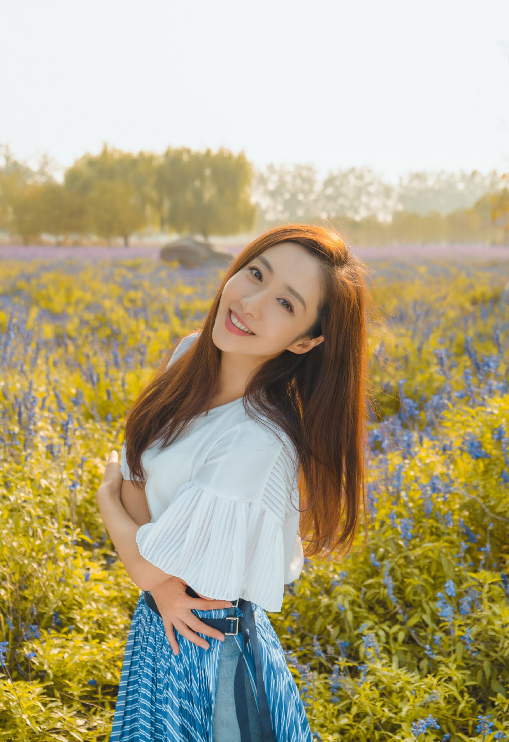 刘思彤花海唯美迷人写真照图片39