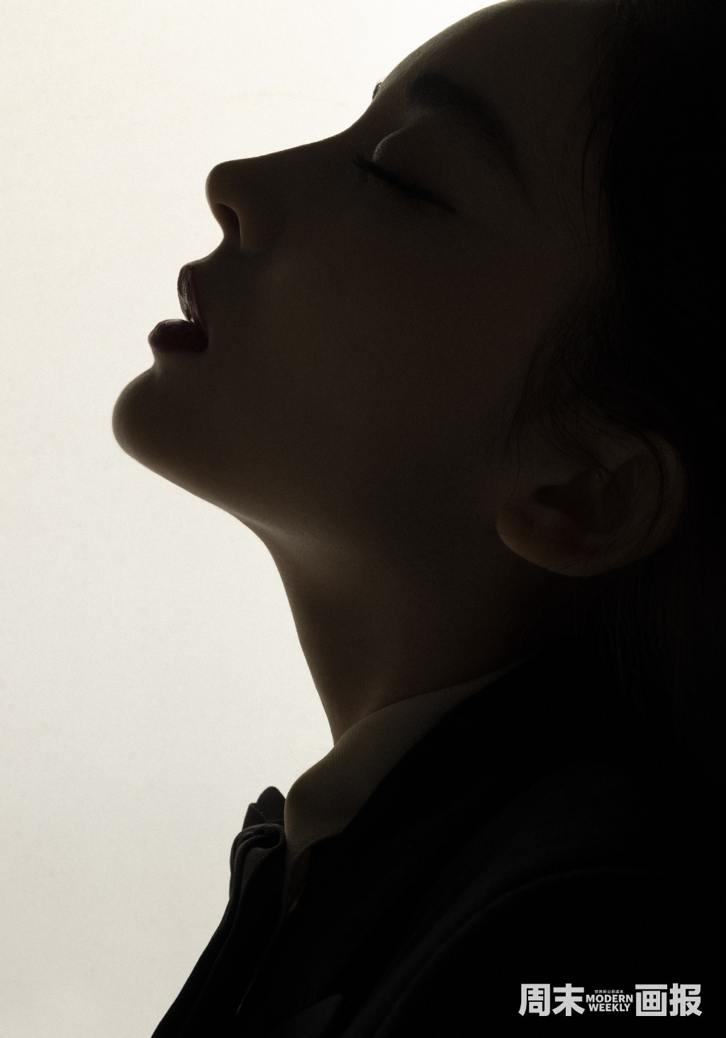 简介:古力娜扎光影侧颜大片写真图片,分享一组古力娜扎图片给大家,图