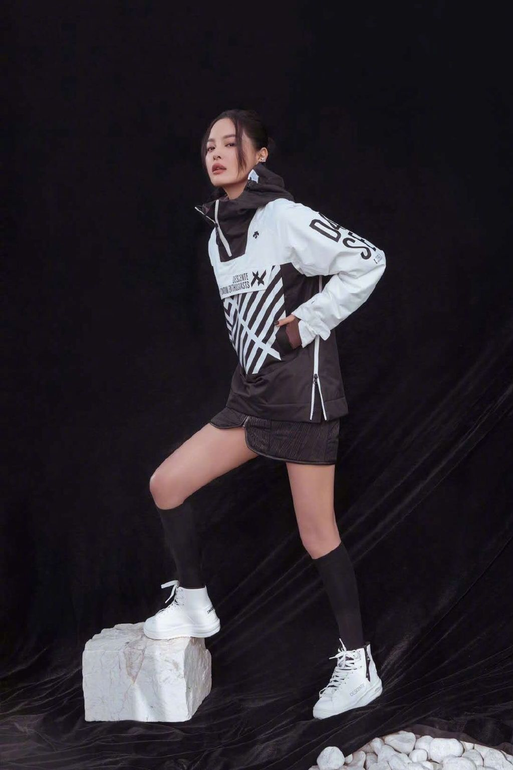 辛芷蕾滑雪装酷美运动风写真图片89