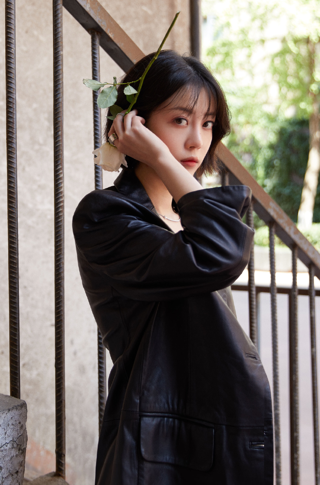 >  >  >  >  > 李溪芮甜酷皮衣写真图片(2/4)