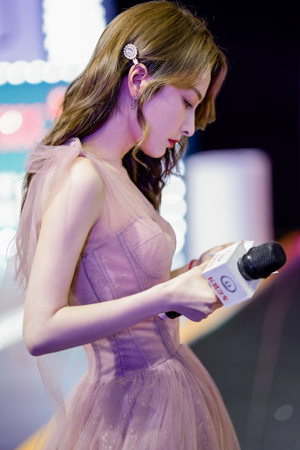 吴昕藕粉色星光纱裙写真图片39