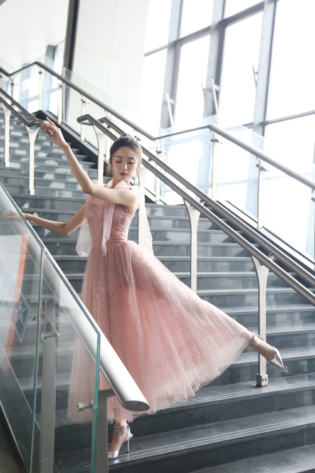 张月粉色星星裙性感写真图片39