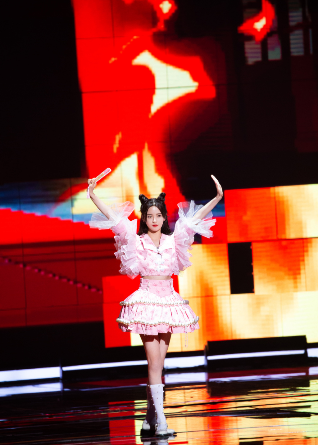 杨超越双十一狂欢夜舞台照图片610