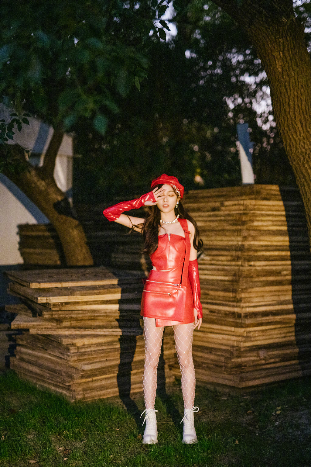 吴宣仪复古红裙性感写真图片57