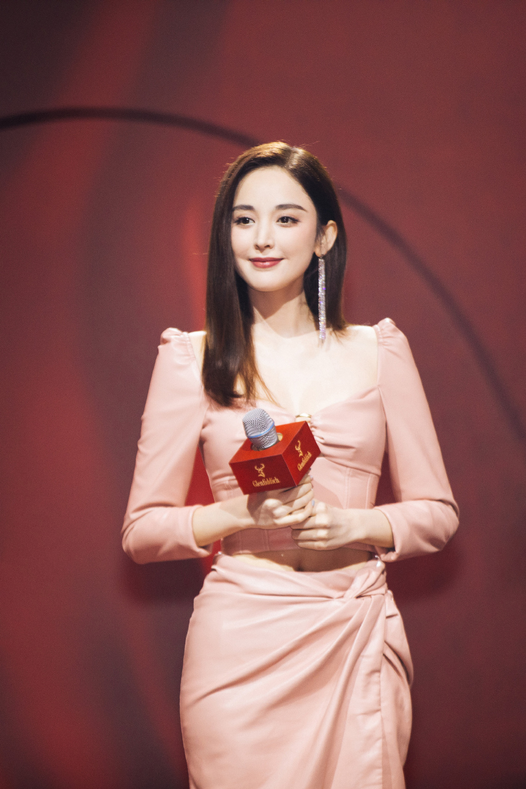 娜扎甜美性感活动现场照图片,古力娜扎图片-第2图