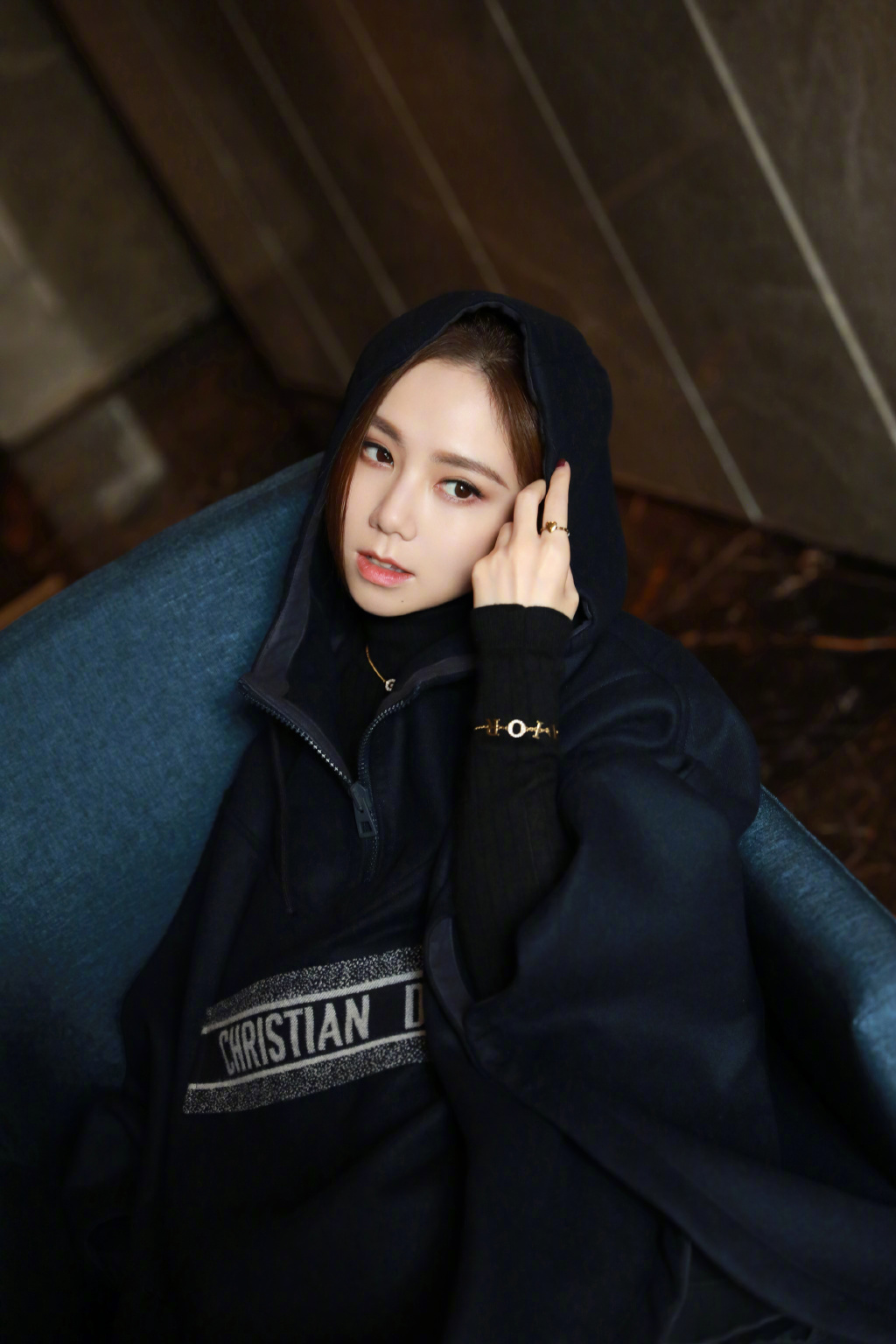 邓紫棋斗篷裙时尚写真图片49