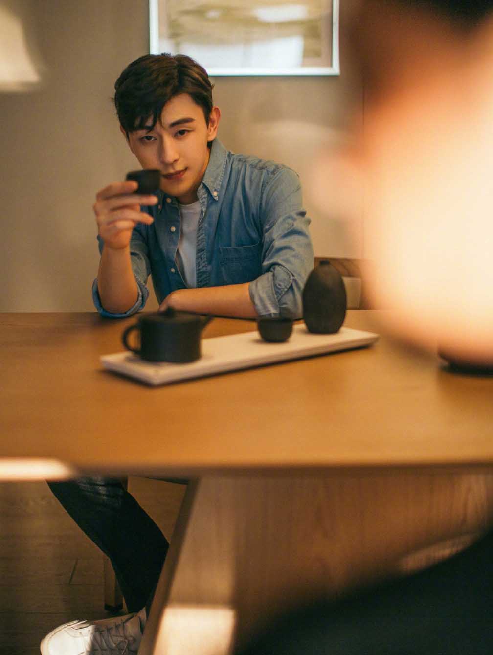 简介:邓伦初冬胶片风写真图片,分享一组邓伦图片给大家,图中的明星