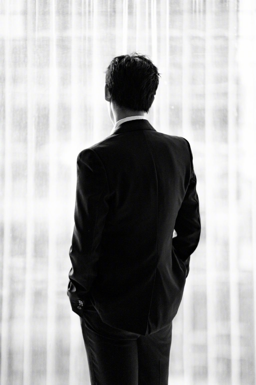 杨洋黑白西装照写真图片25