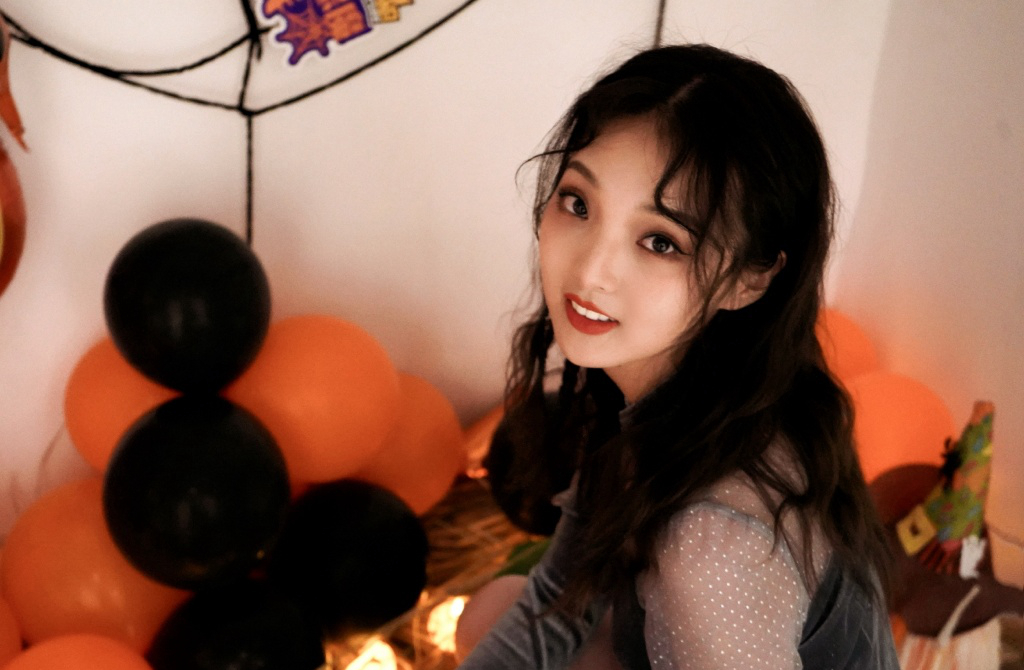 分享一组强东玥图片给大家,图中的明星图片壁纸会点缀你的电脑桌面