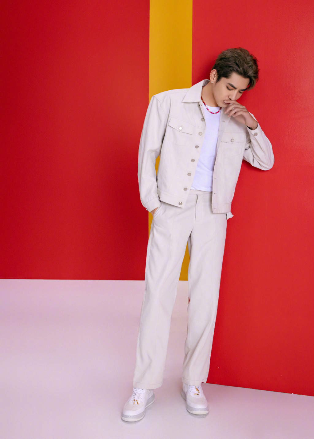 吴亦凡纯白套装型男写真图片56