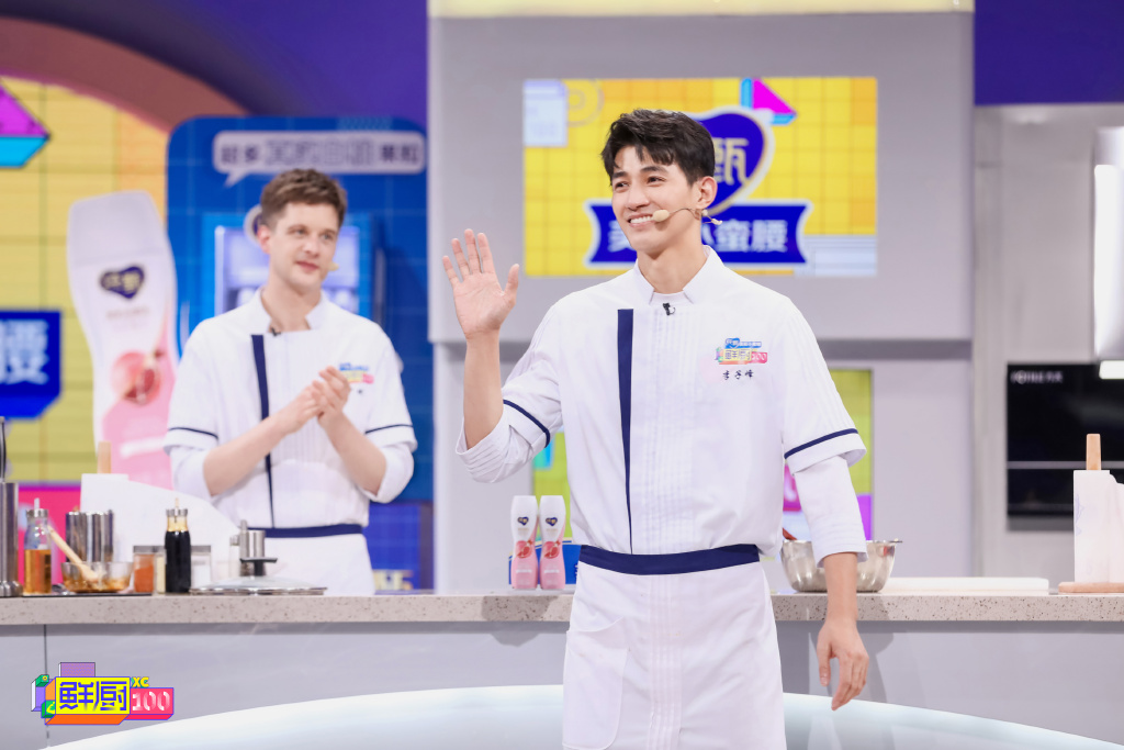 简介:李子峰《湖南卫视鲜厨100》图片,分享一组李子峰图片给大家,图中