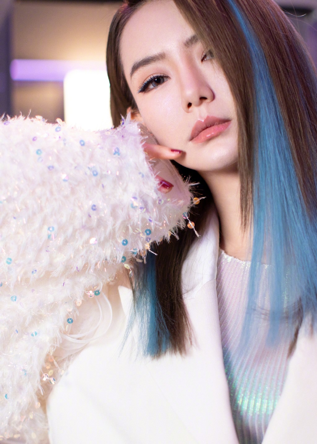 戚薇冰水蓝挑染发色时尚写真图片112