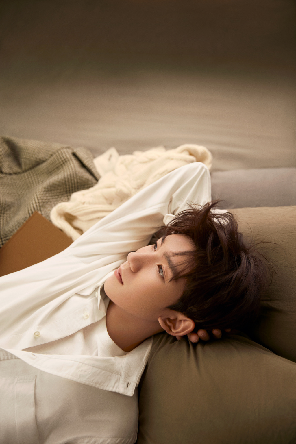 王源白衬衫秋日写真图片26