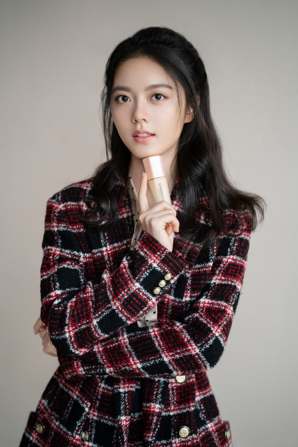 赵今麦纹格风衣优雅写真图片33