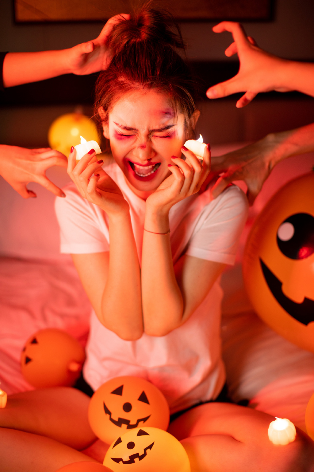 简介:戚薇万圣节古灵精怪写真图片,分享一组戚薇图片给大家,图中的