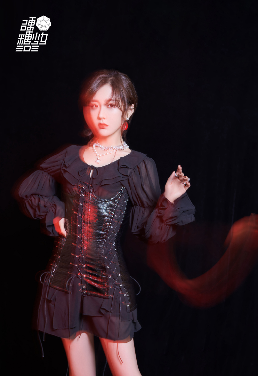 硬糖少女红色光影丝绒造型图片58