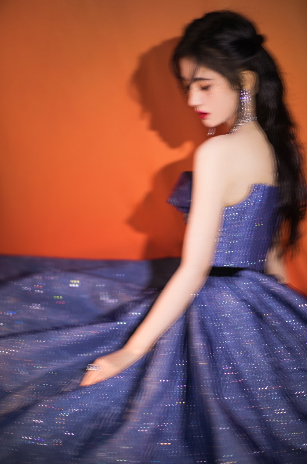 鞠婧祎蓝色星钻裙优雅写真图片1215