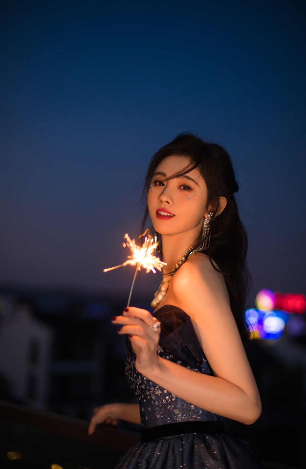 鞠婧祎蓝色星钻裙优雅写真图片1415