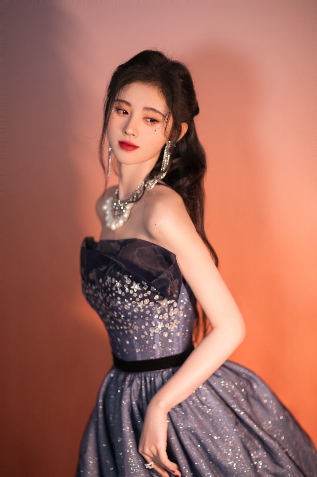 鞠婧祎蓝色星钻裙优雅写真图片515