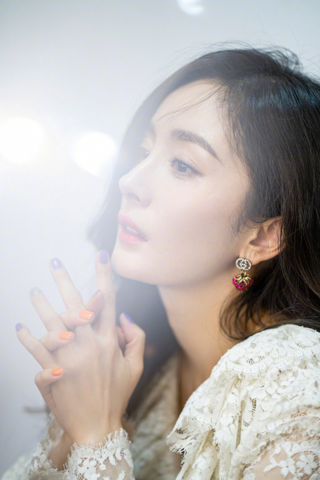 杨幂白色蕾丝衬衣优雅写真图片49