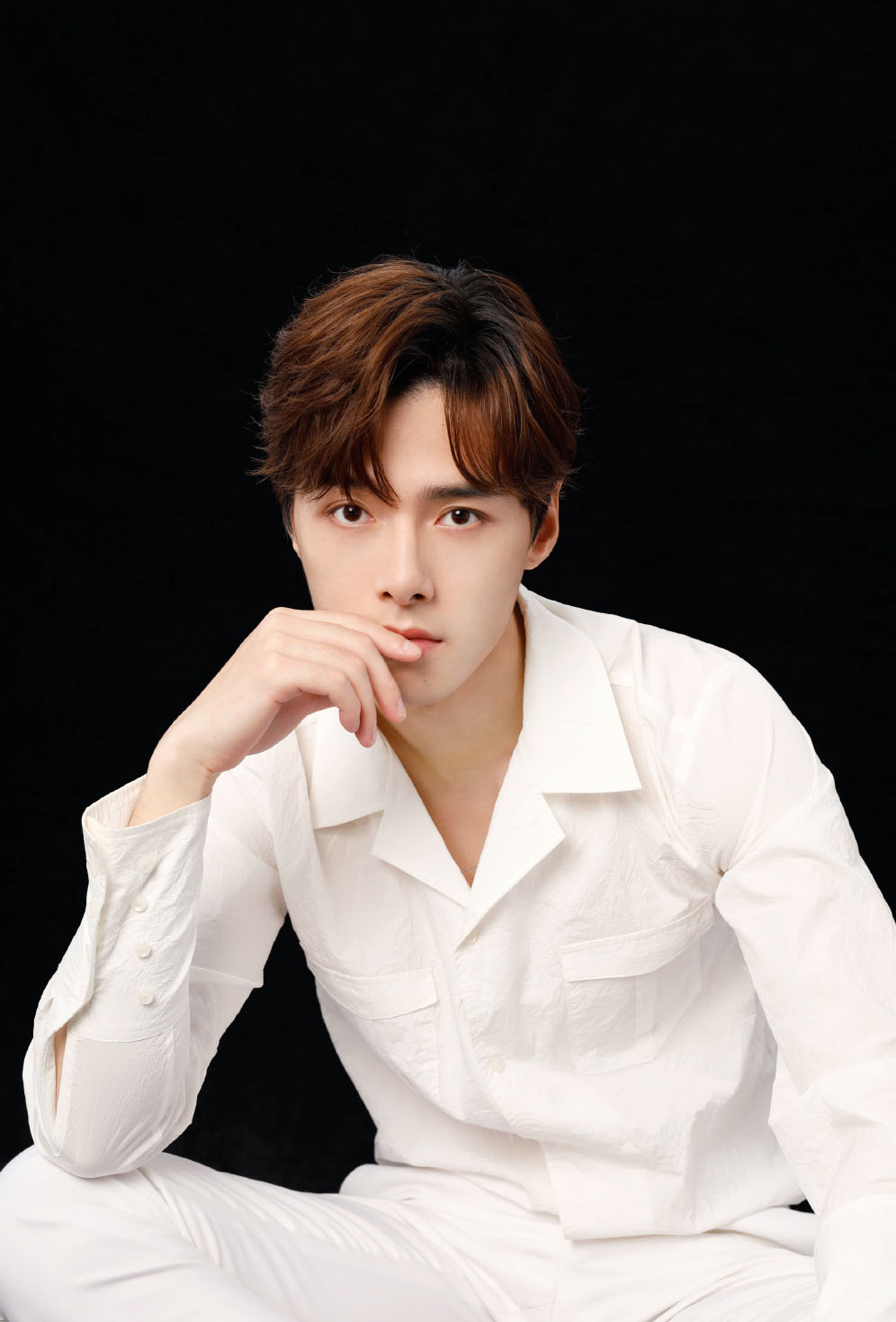 方逸伦白色西装帅气写真图片44