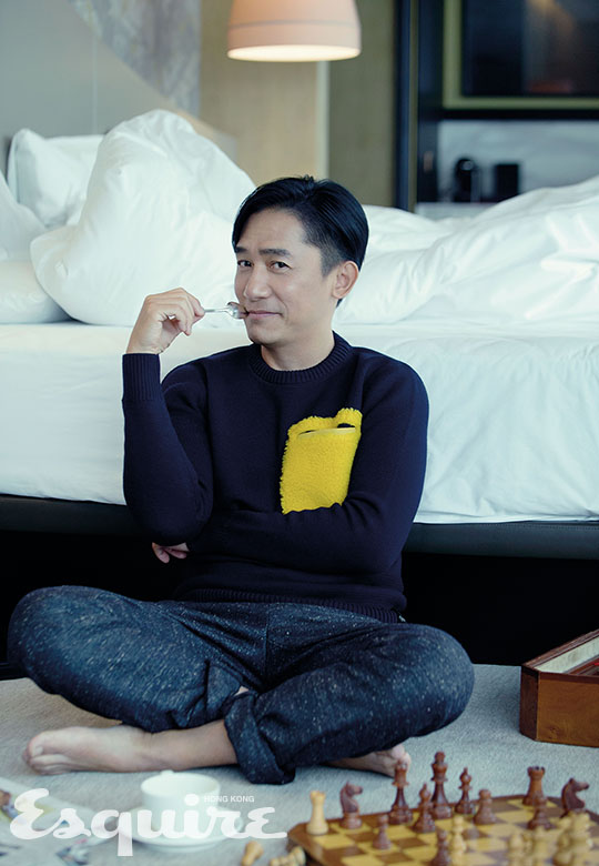 简介:梁朝伟休闲风居家帅气写真图片,分享一组梁朝伟图片给大家,图中