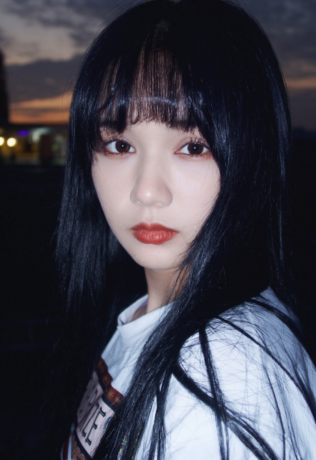 简介:刘念清秀白衫写真图片,分享一组刘念图片给大家,图中的明星图片