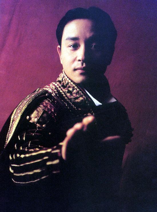 简介:电影《夜半歌声》张国荣角色剧照图片,分享一组张国荣图片给大家