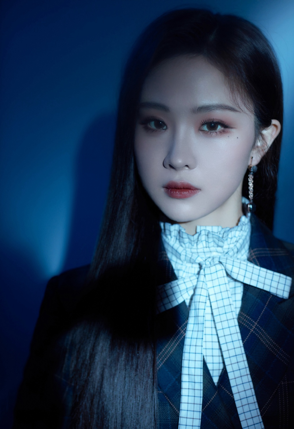 徐紫茵格纹套装甜酷写真图片99