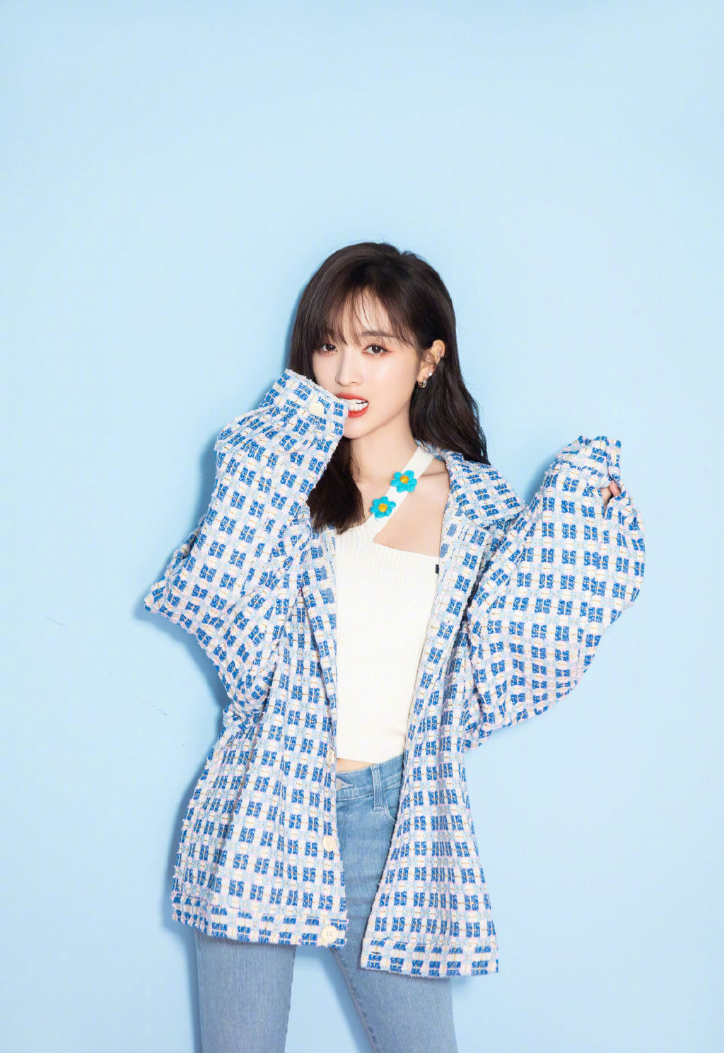 吴宣仪水蓝色格纹外套清甜性感写真39