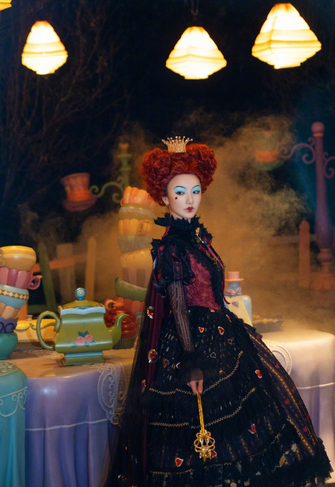 毛晓彤cos红皇后妆容精致美照图片1515