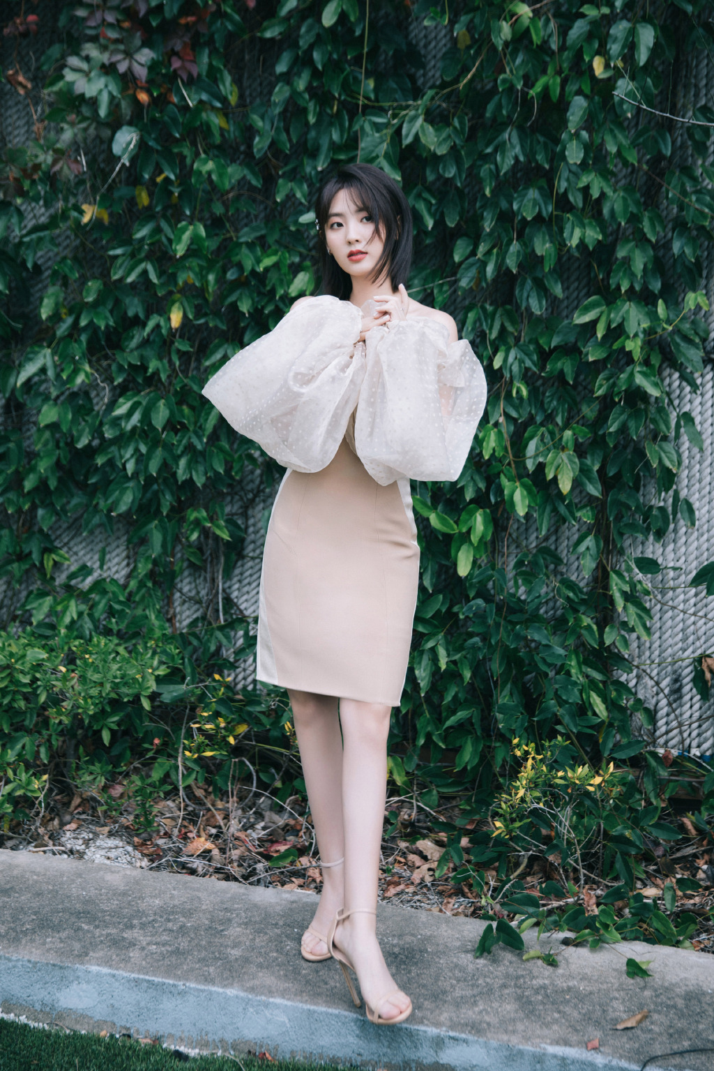 邢菲泡泡袖礼服甜美写真图片811