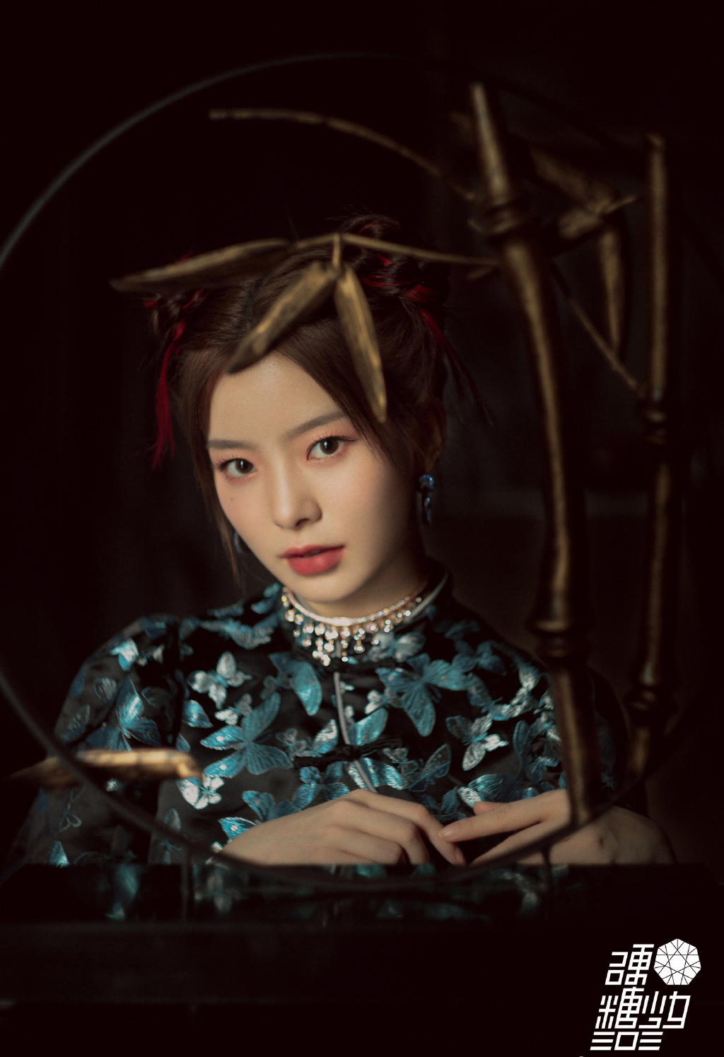 简介:陈卓璇复古旗袍灵动写真图片,分享一组陈卓璇图片给大家,图中的