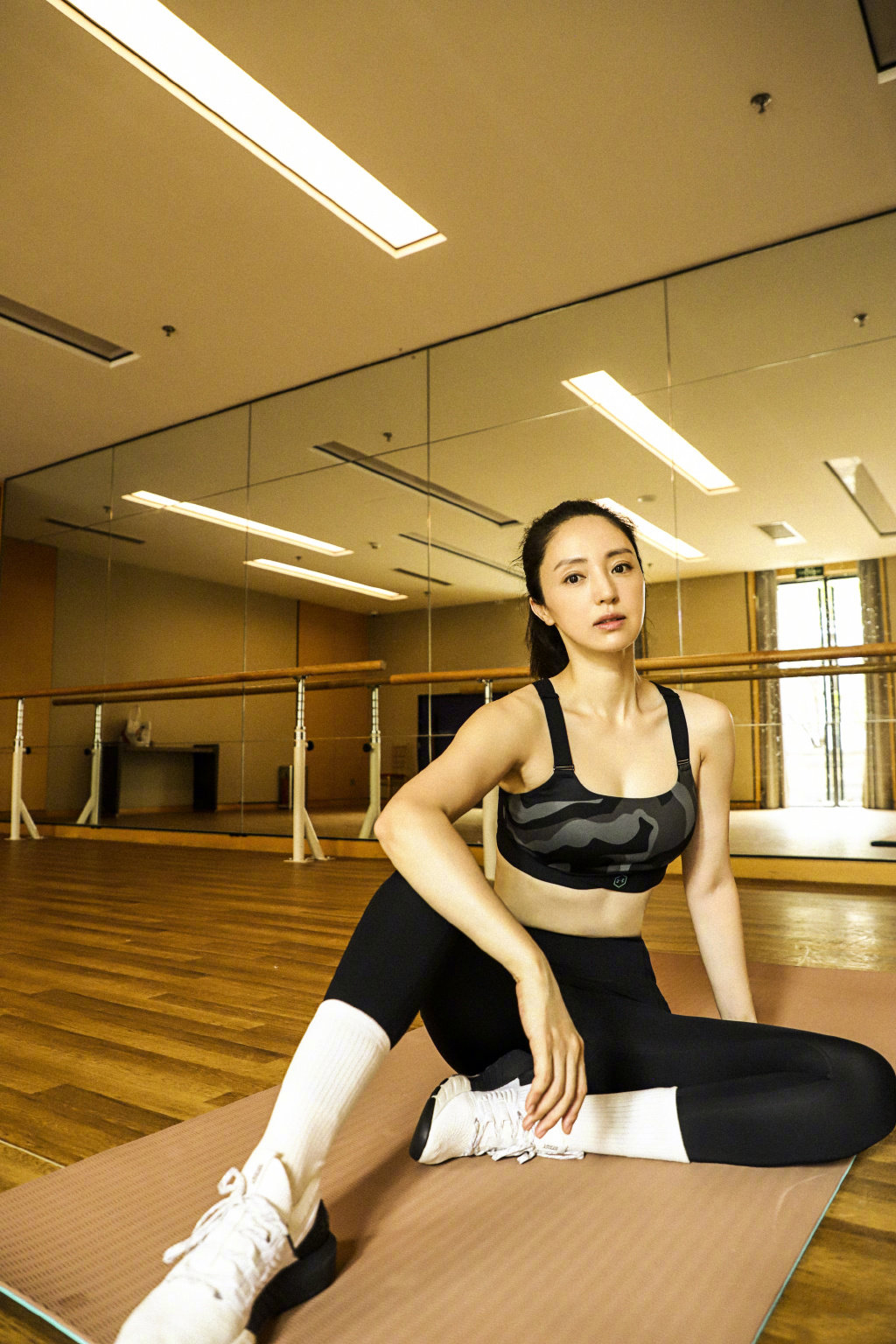 董璇腹肌马甲线性感健身照图片26