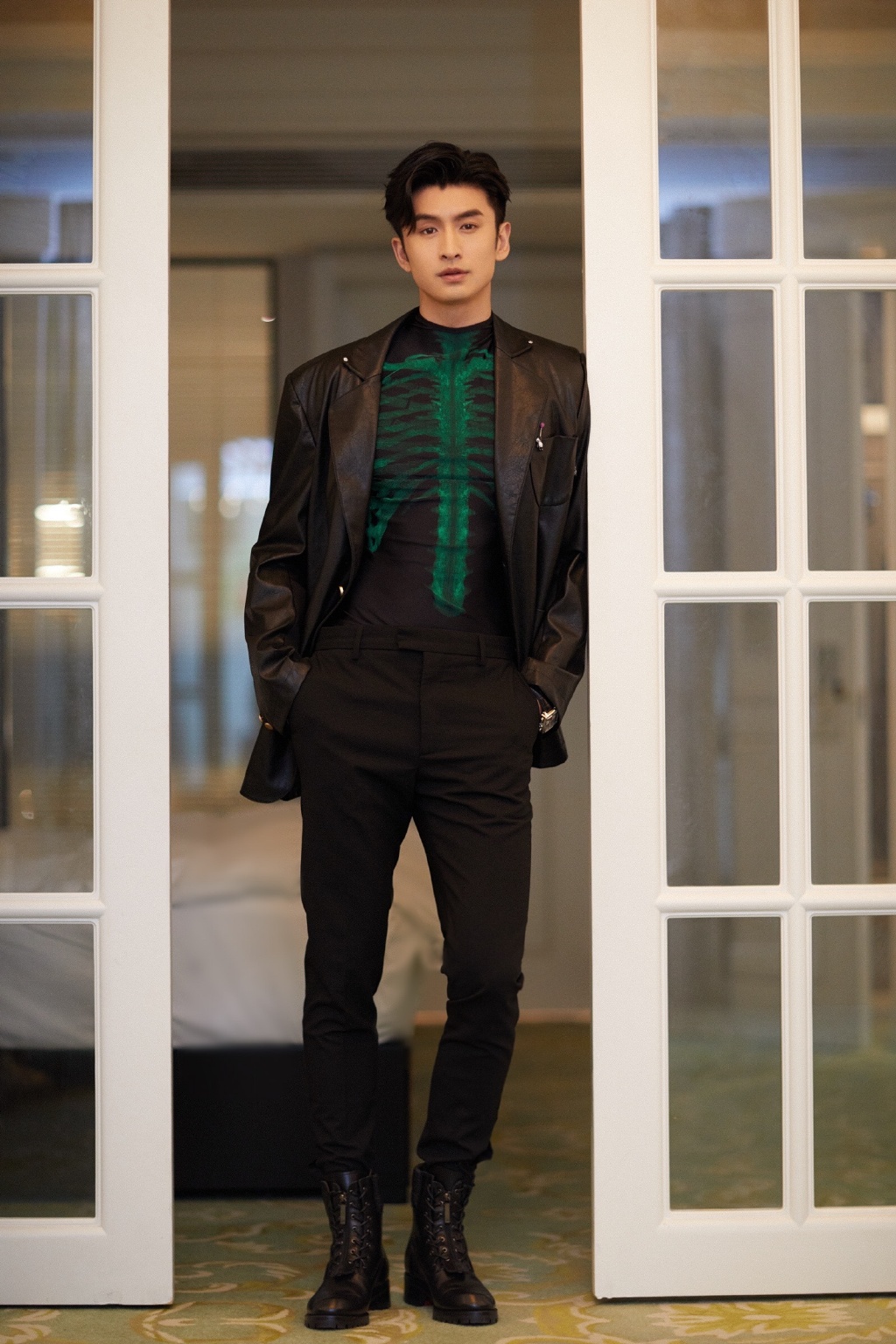 张云龙黑色皮衣酷帅写真图片46