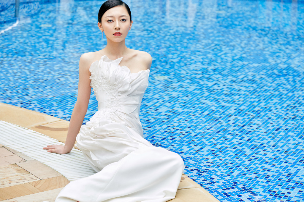 黄梦莹白色长裙优雅写真图片110