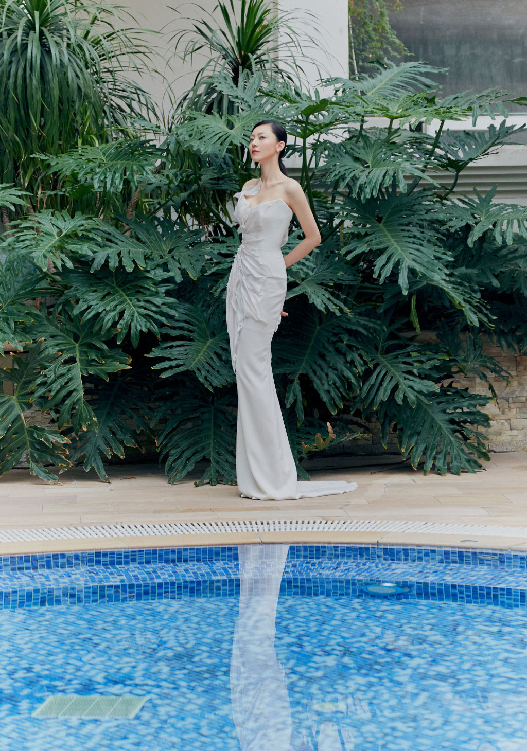 黄梦莹白色长裙优雅写真图片1213