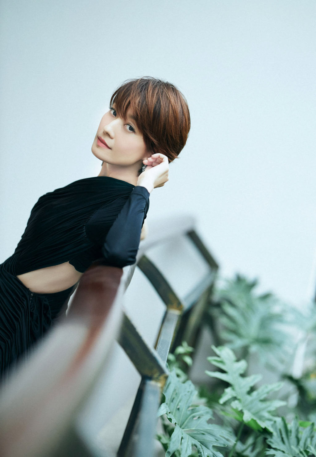 马伊琍斜肩镂空长裙性感图片写真49