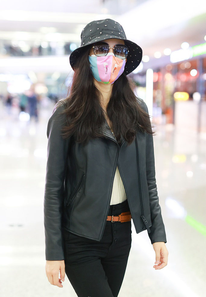 韩雪皮夹克造型酷飒帅气机场照图片25