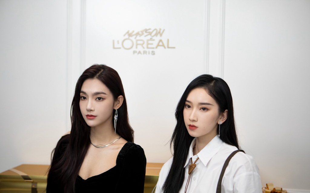 曾可妮刘令姿合体写真图片312