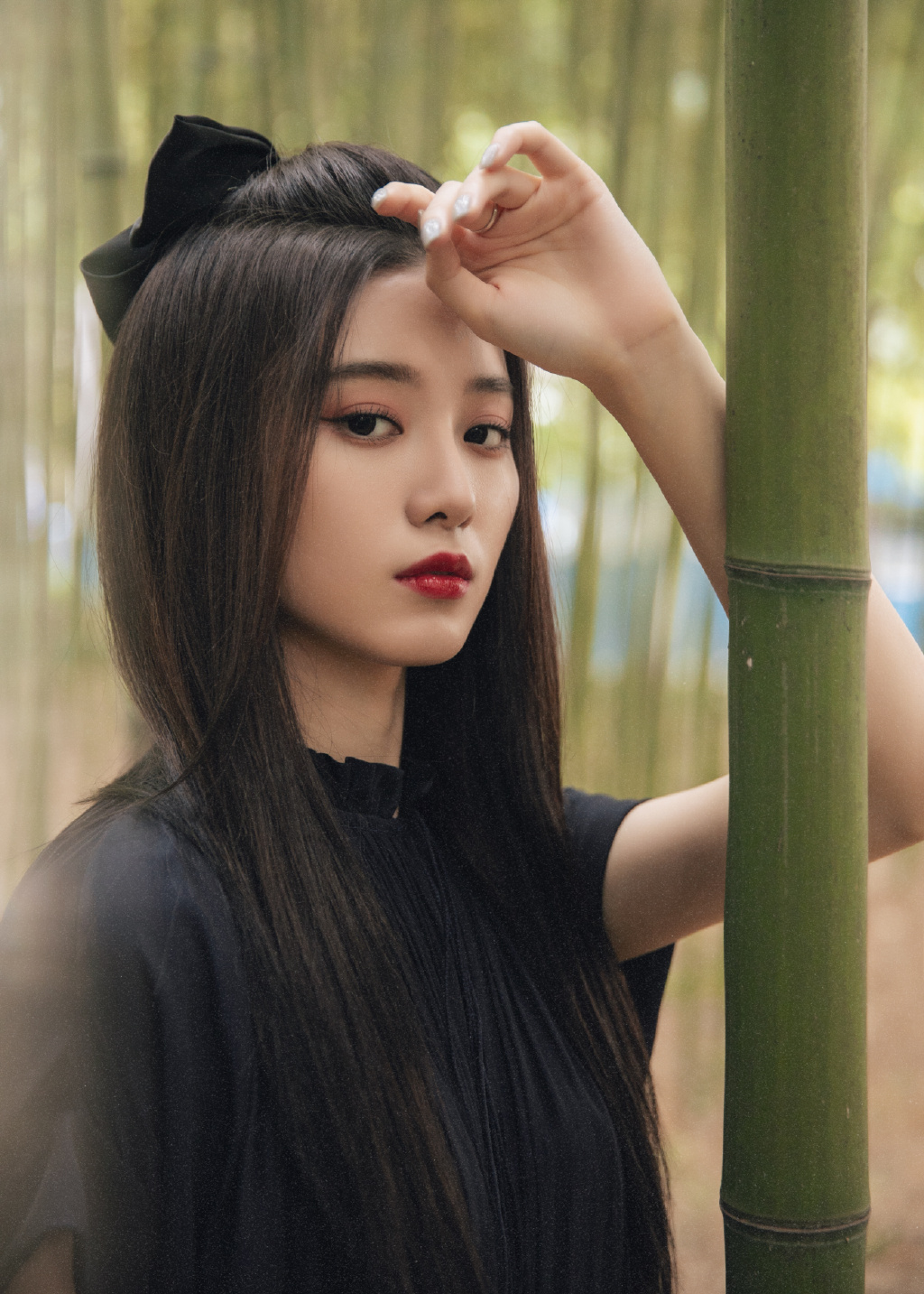 徐艺洋竹林黑裙甜酷性感写真图片49