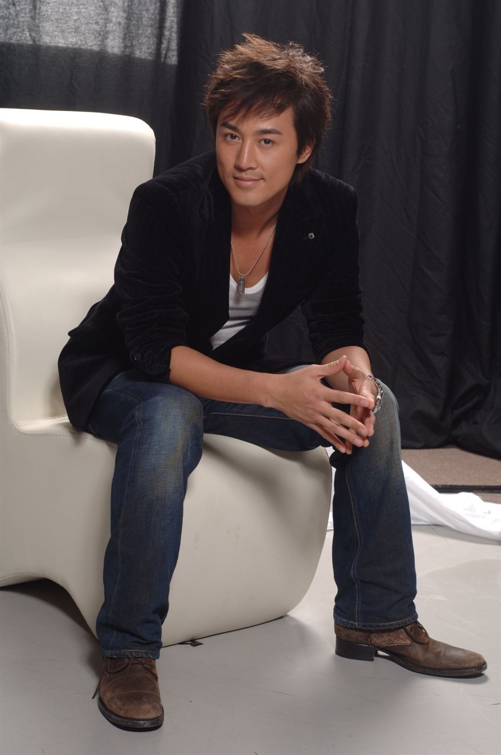 林峯黑色系休闲帅气写真图片24