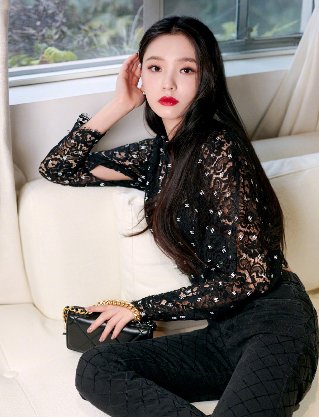 林允红唇黑发时尚写真图片34