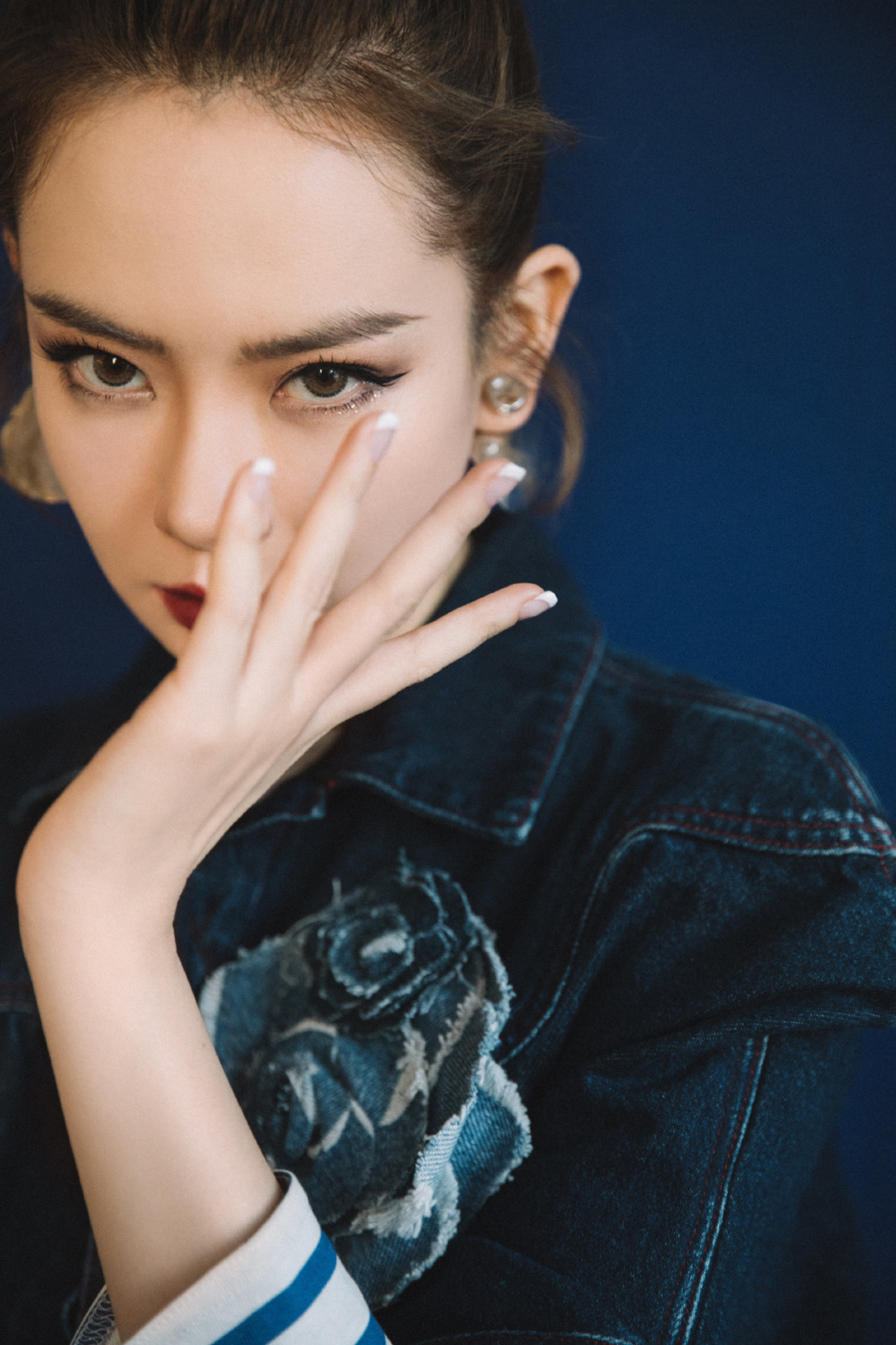 戚薇拼接牛仔裙时尚写真图片79