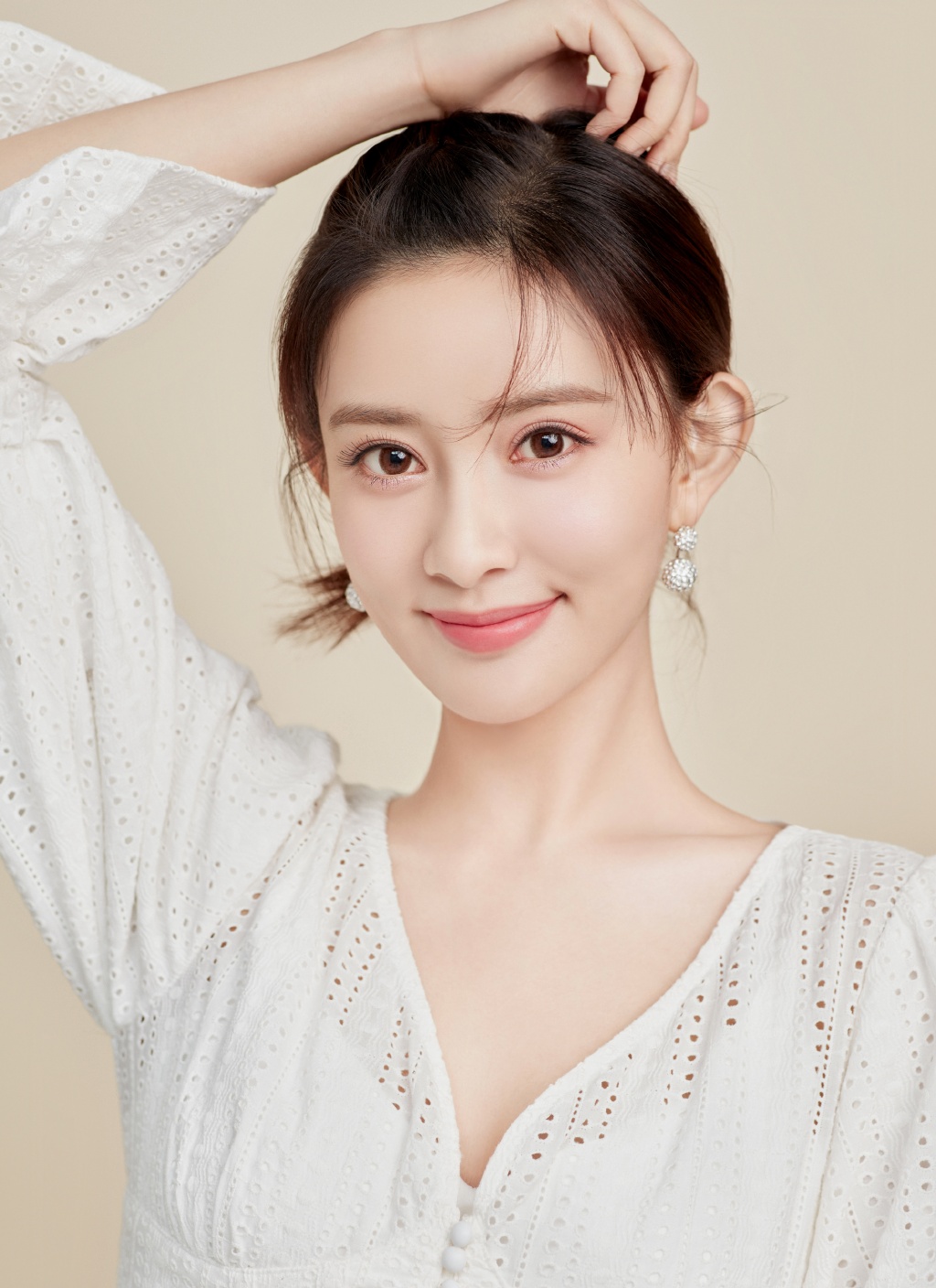 孟子义荷叶边小白裙性感写真23