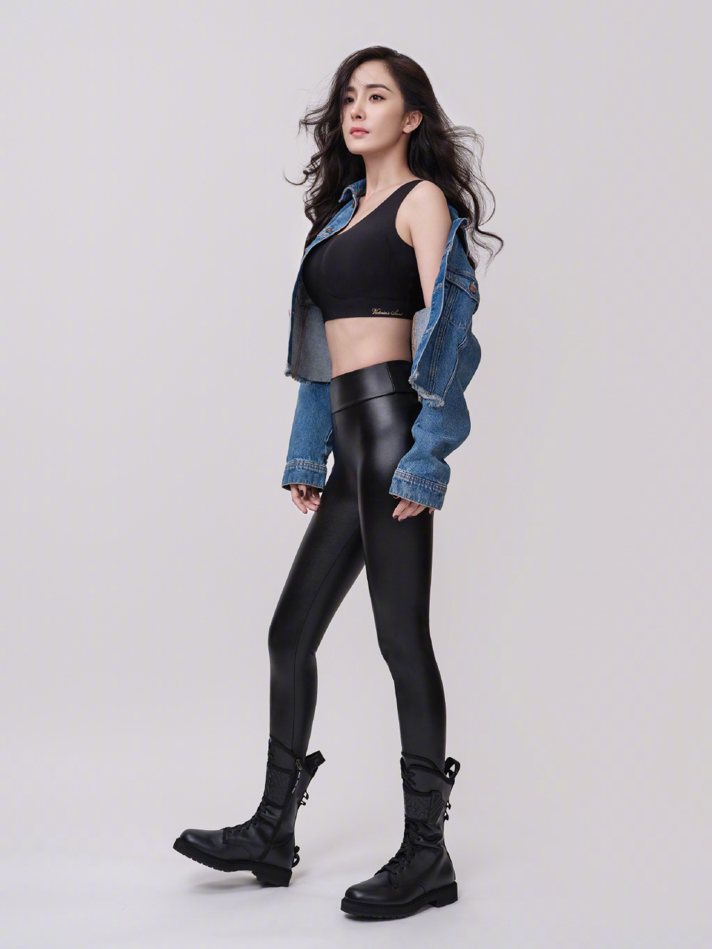 杨幂黑色皮裤性感写真图片24
