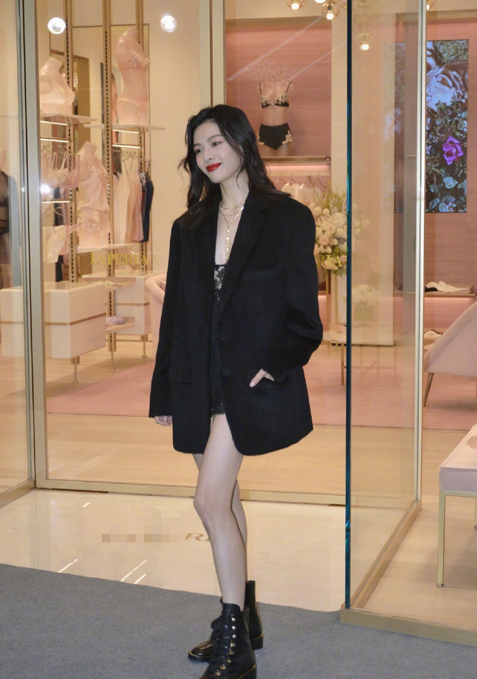 钟楚曦西装性感绝美写真图片12