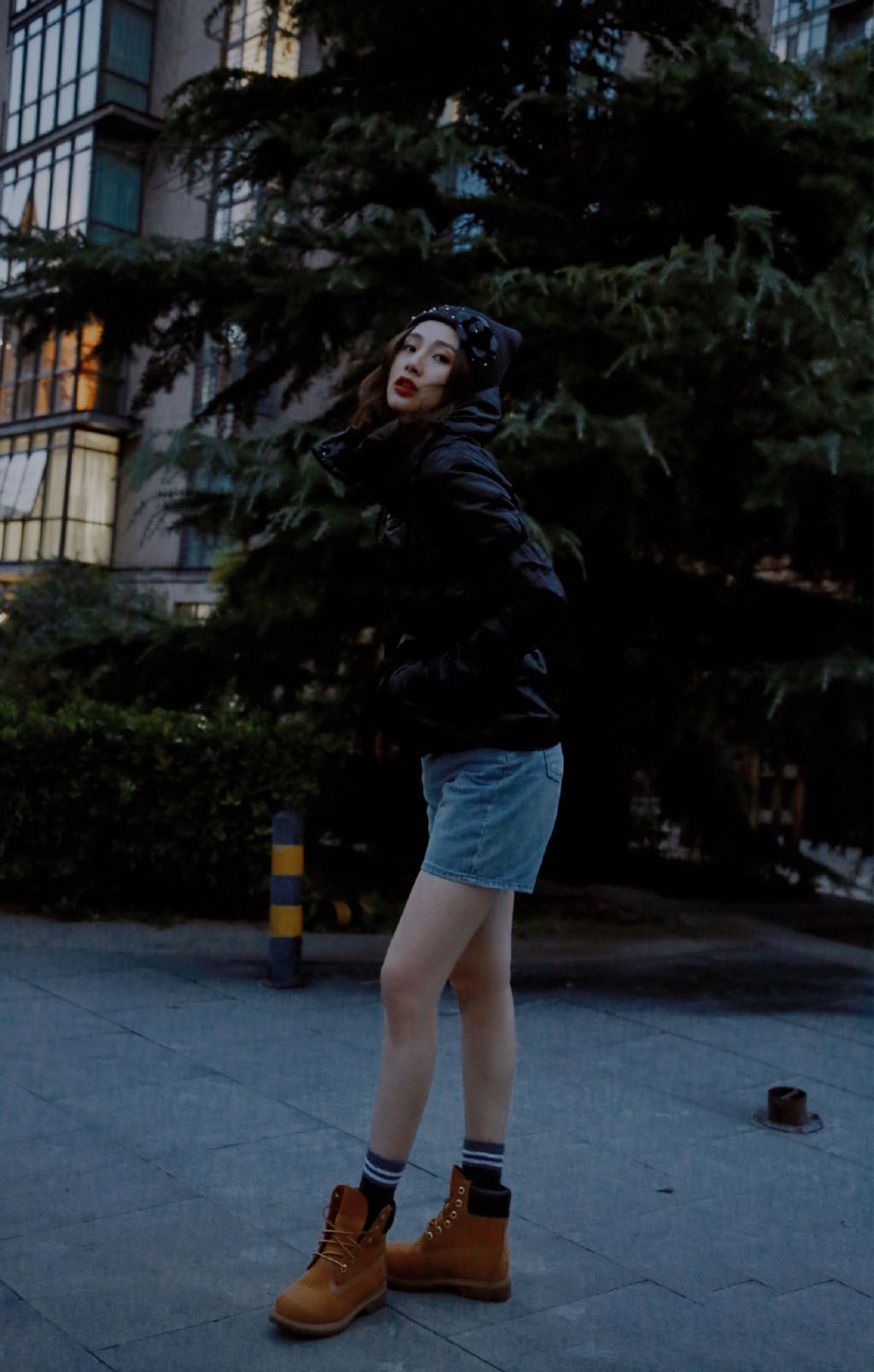 简介:路晨冷色调秋日写真图片,分享一组路晨图片给大家,图中的明星