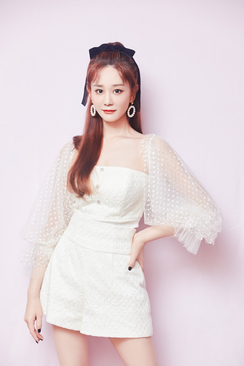 简介:海陆抹胸裙性感生日写真图片,分享一组海陆图片给大家,图中的