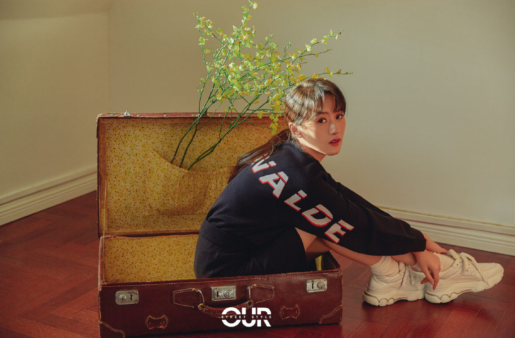 分享一组袁冰妍图片给大家,图中的明星图片壁纸会点缀你的电脑桌面